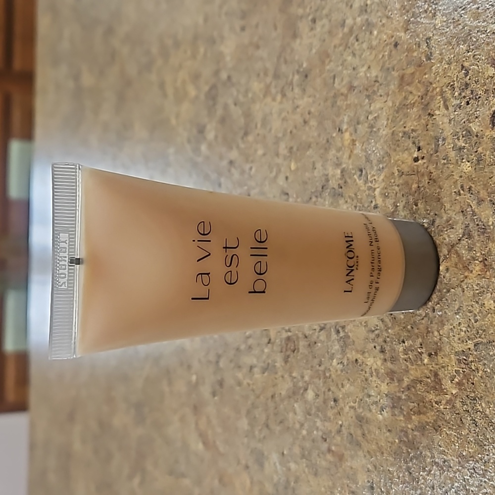 LANCOME La vie est belle Nourishing Fragrance Shimmer Body Lotion